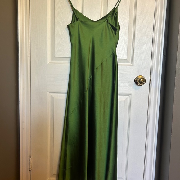 Oak + Fort Satin V-Neck Midi dress - Picture 2 of 5